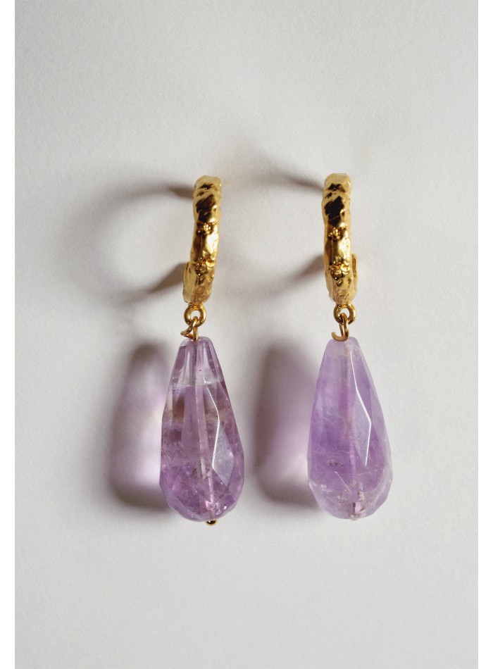 Aros dorados con piedra amatista