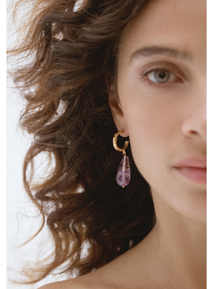 Aros dorados con piedra amatista