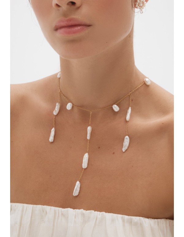 Collar dorado con colgantes de perlas 2