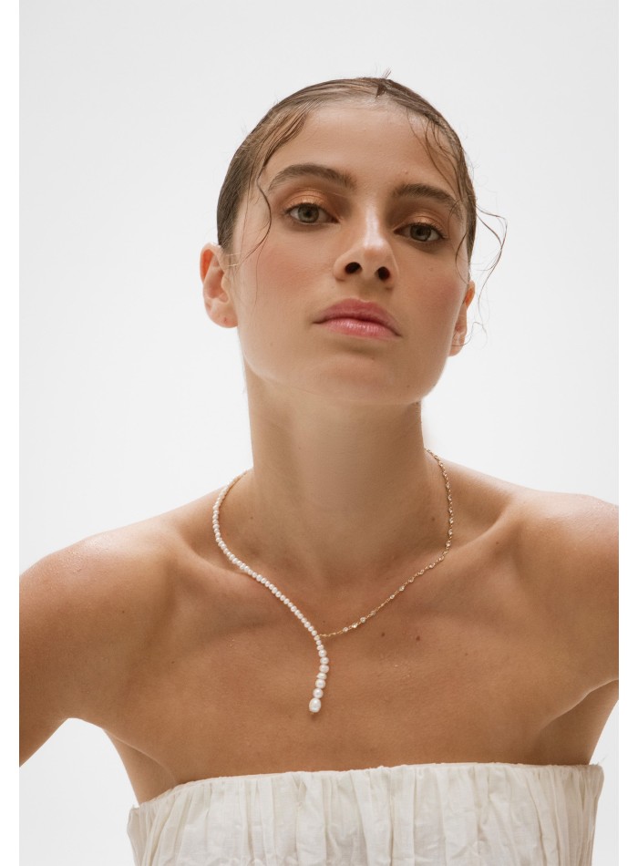 Collar largo con perlas y circonitas