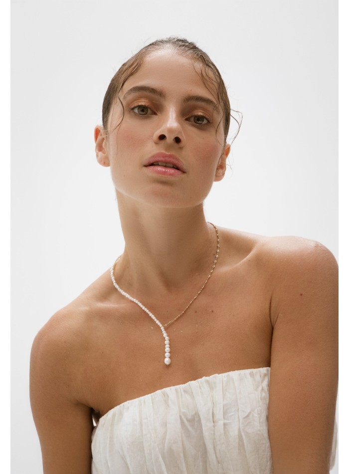 Long necklace with pearls and zircons