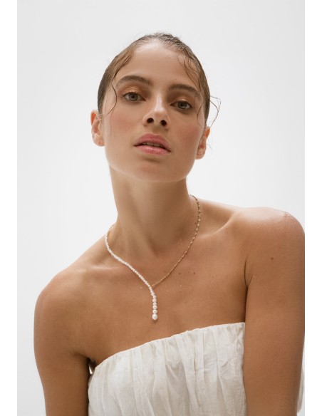 Collar largo con perlas y circonitas