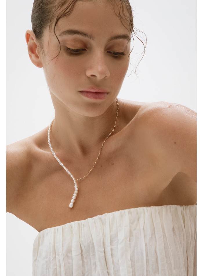 Long necklace with pearls and zircons