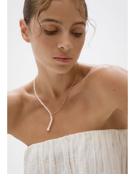 Long necklace with pearls and zircons