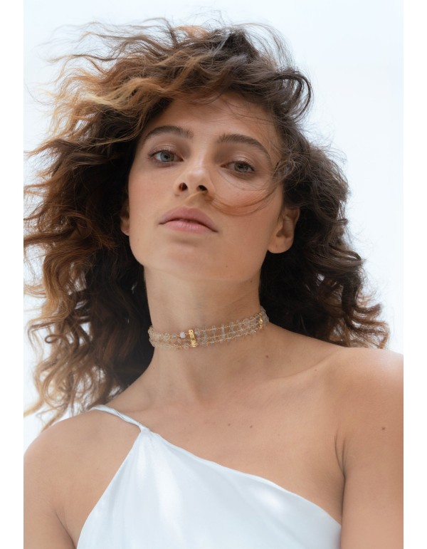 Choker with golden details