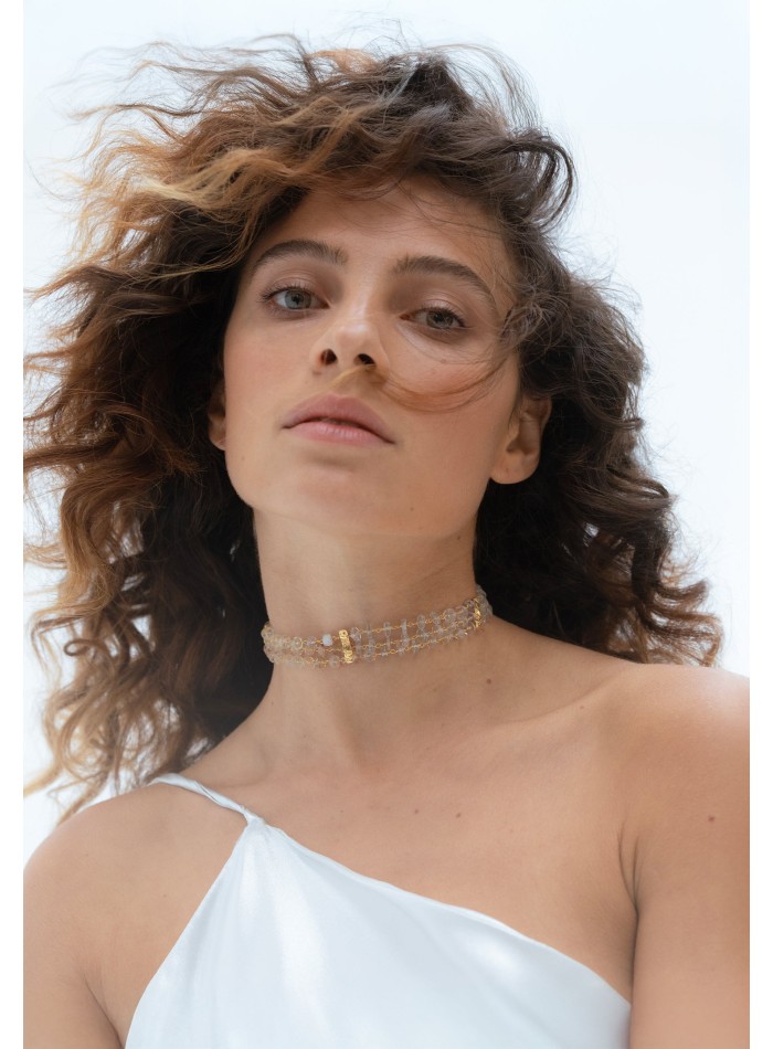 Choker with golden details
