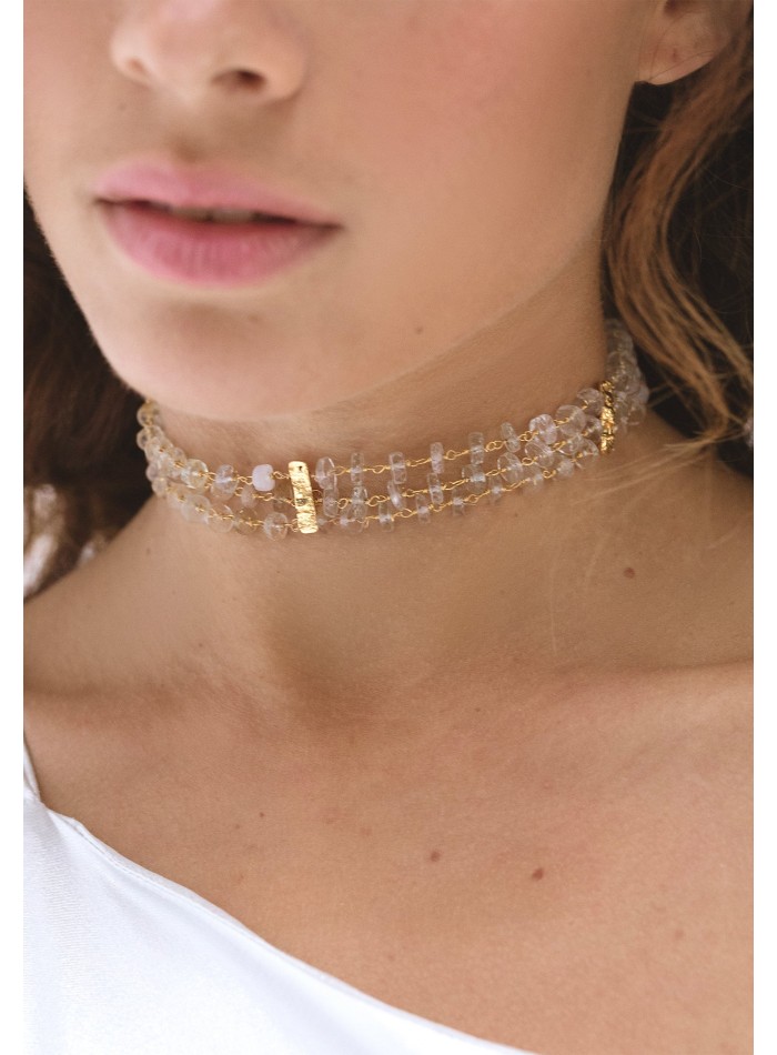 Choker with golden details