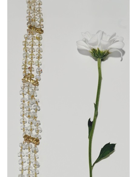 Choker with golden details