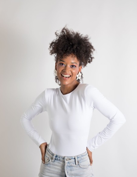Earrings with porcelain floral motifs