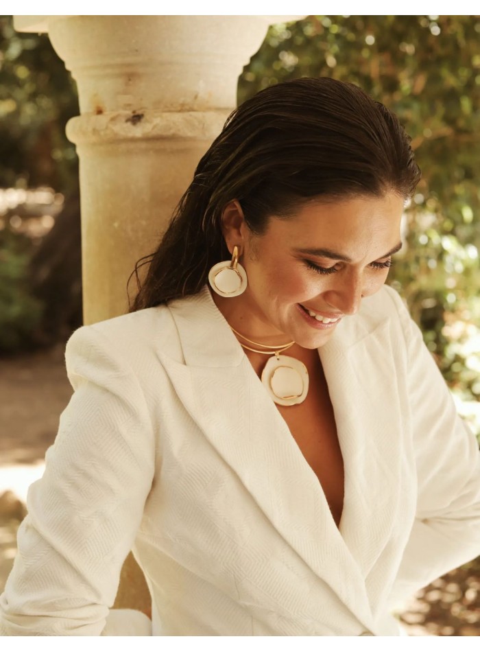 Tour de cou rigide avec pendentif en céramique