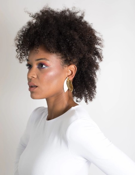 Boucles d'oreilles en céramique en forme de feuille