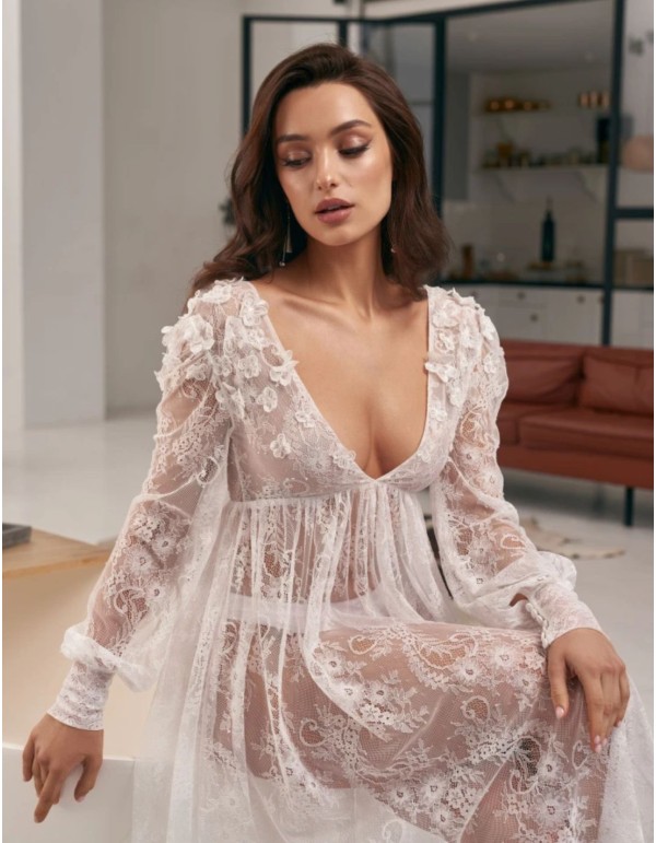 Lingerie wedding nightgown in lace with V-neckline