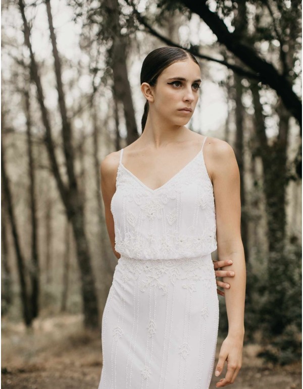 Long wedding dress with rhinestones and thin straps 2