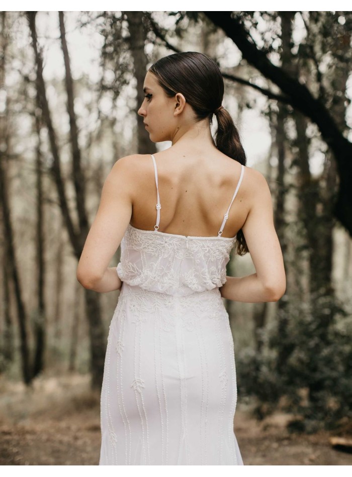 Robe de mariée longue avec strass et fines...