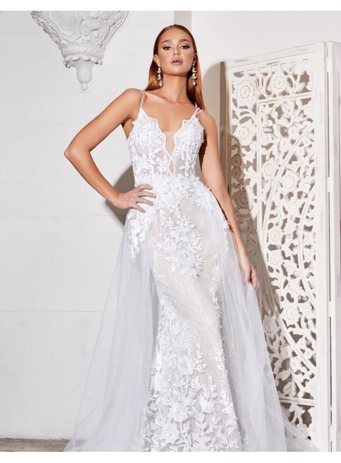 Robe de mariée blanche en dentelle avec jupon