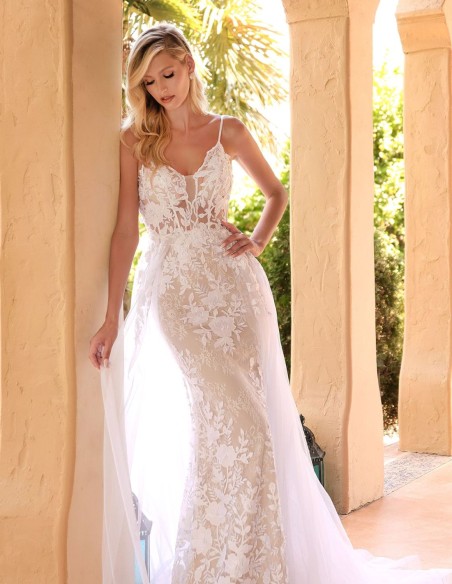 Robe de mariée blanche en dentelle avec jupon