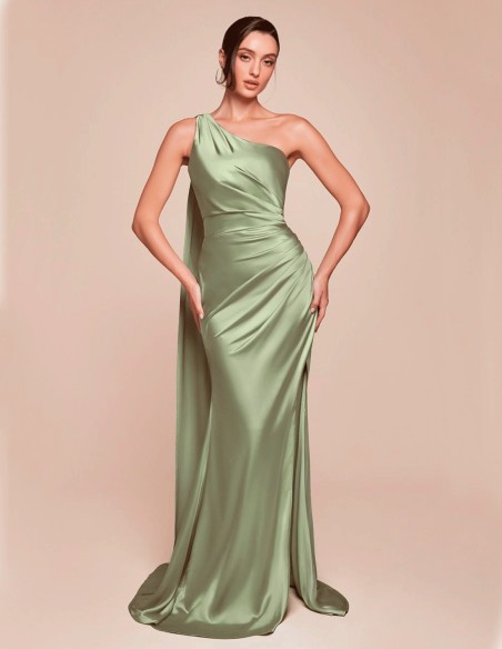 Longue robe de soirée en satin avec encolure asymétrique