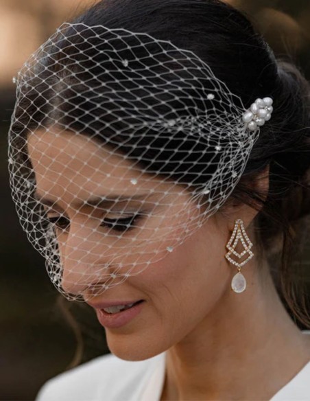 Boucles d'oreilles de fête avec zircon cubique et pierre blanche