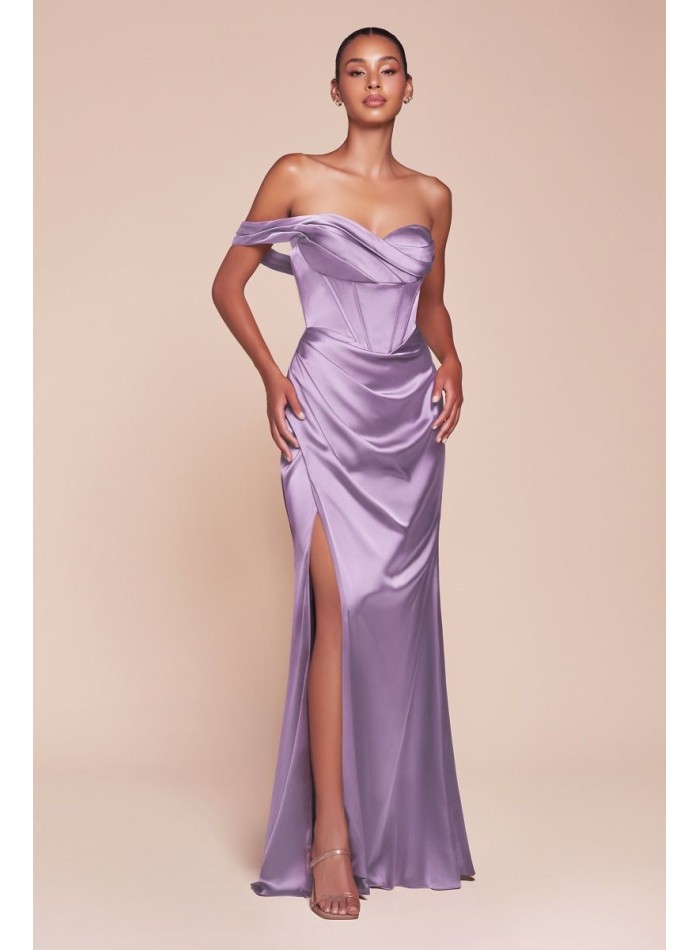 Longue robe de fête en satin avec décolleté en...