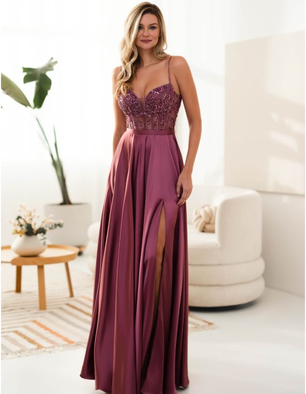 Vestido largo para invitada con tirante fino y pedrería