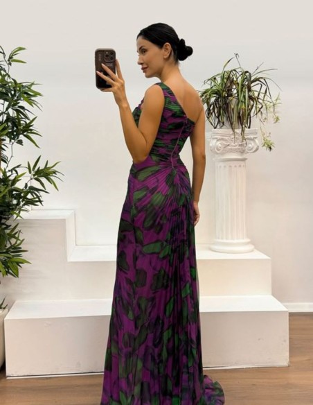 Robe longue en mousseline de soie imprimée avec encolure asymétrique