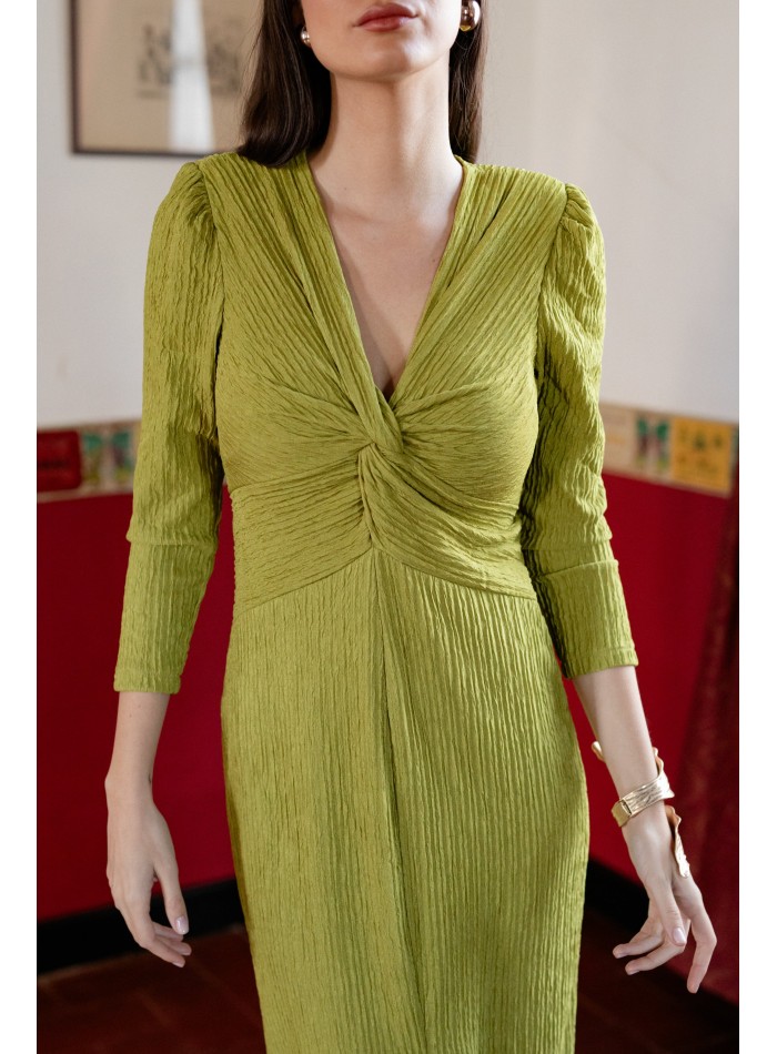 Robe longue vert pistache avec encolure drapée
