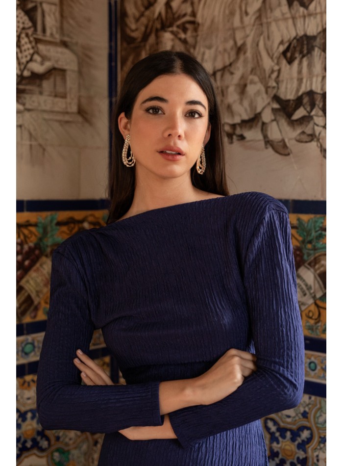Vestido largo azul marino con escote en espalda