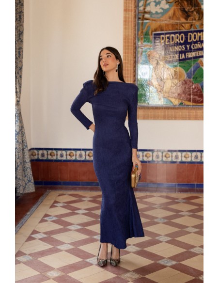Vestido largo azul marino con escote en espalda