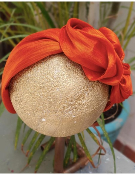 Diadema arrugada de seda naranja con rejilla para eventos