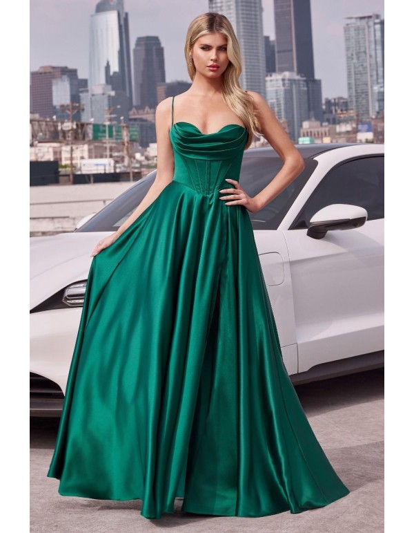 Robe de bal à décolleté en cœur et jupe flottante