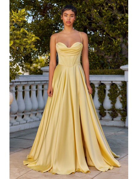 Robe de bal à décolleté en cœur et jupe flottante