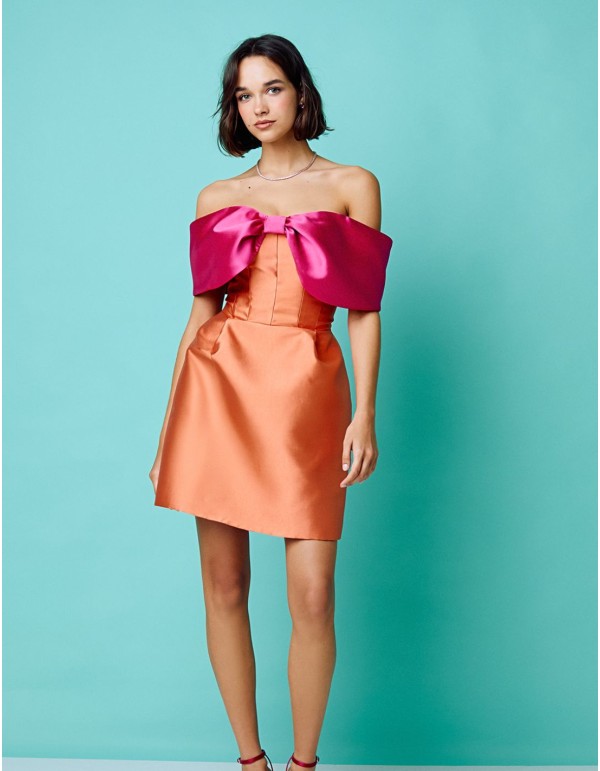 Robe de soirée courte bicolore avec encolure bandeau en...