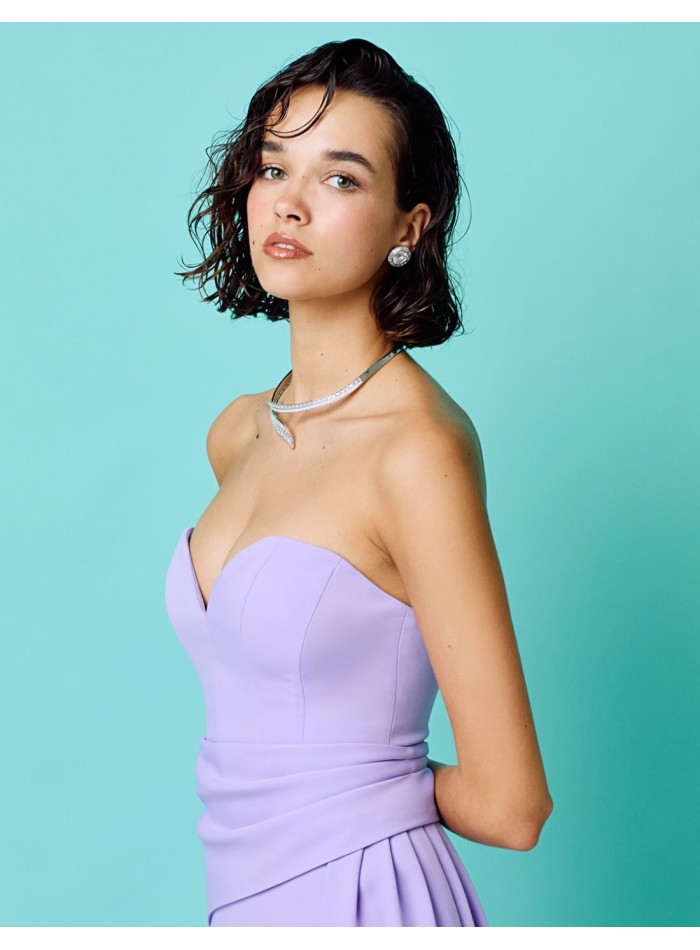 Robe de soirée longue avec encolure en cœur et...