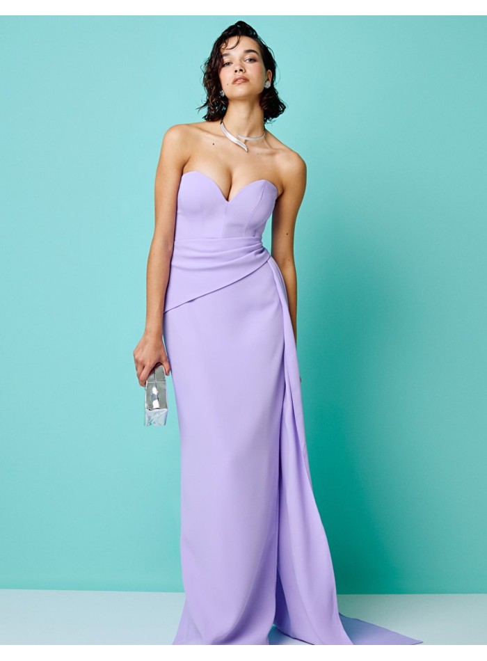 Robe de soirée longue avec encolure en cœur et...