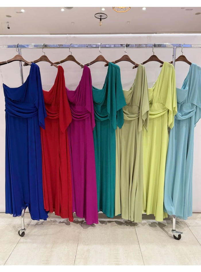 Vestido de fiesta largo con escote asimétrico...