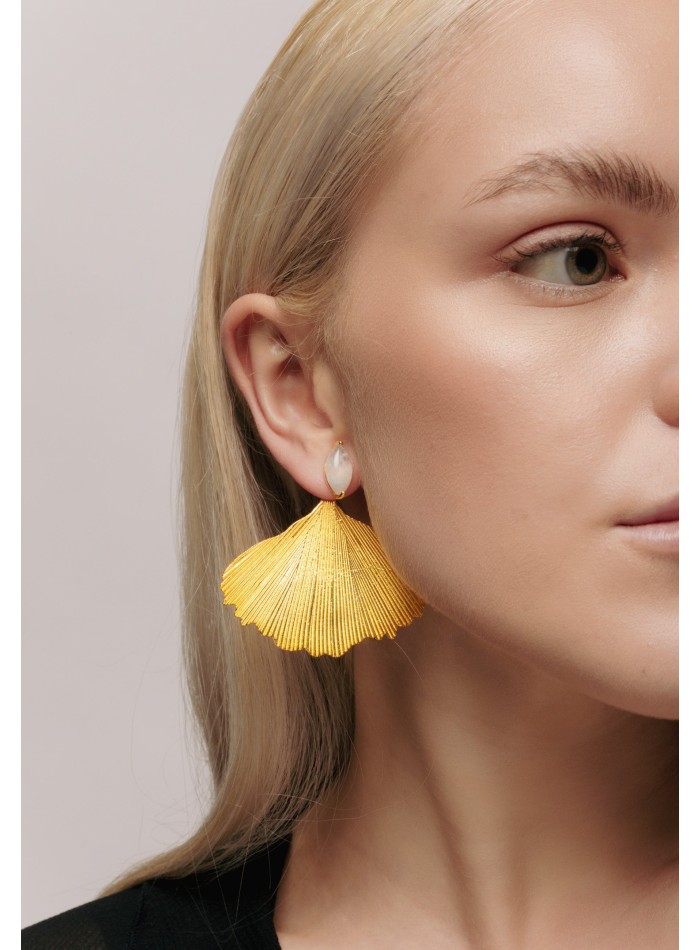 Boucles d'oreilles plaquées or en forme de feuille