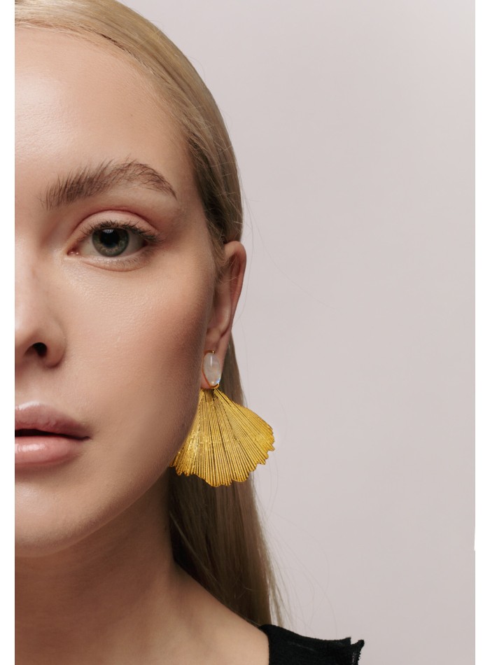 Golden earrings with leaf shape
