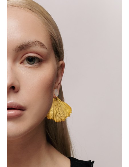 Boucles d'oreilles plaquées or en forme de feuille