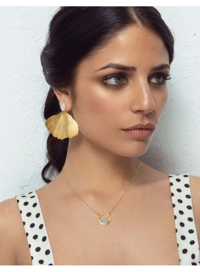 Golden earrings with leaf shape