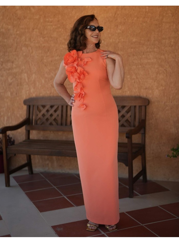Long dress with closed neckline and flower detail