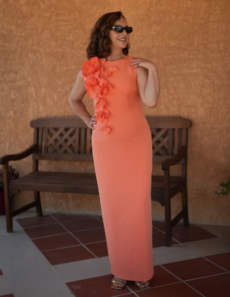 Long dress with closed neckline and flower detail
