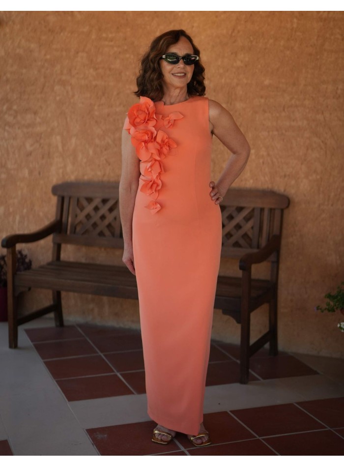 Long dress with closed neckline and flower detail