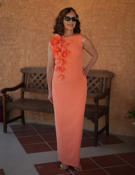 Robe longue avec encolure fermée et détails floraux