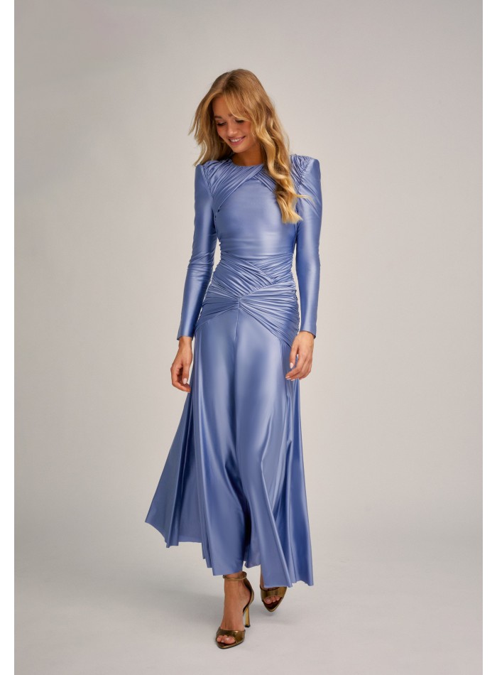Robe midi bleu métallisé avec jupe drapée et cape