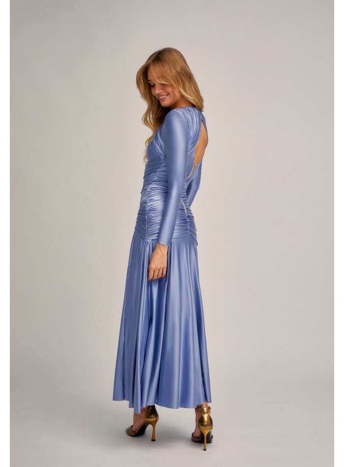 Vestido midi azul metálico con drapeado y falda de capa para eventos