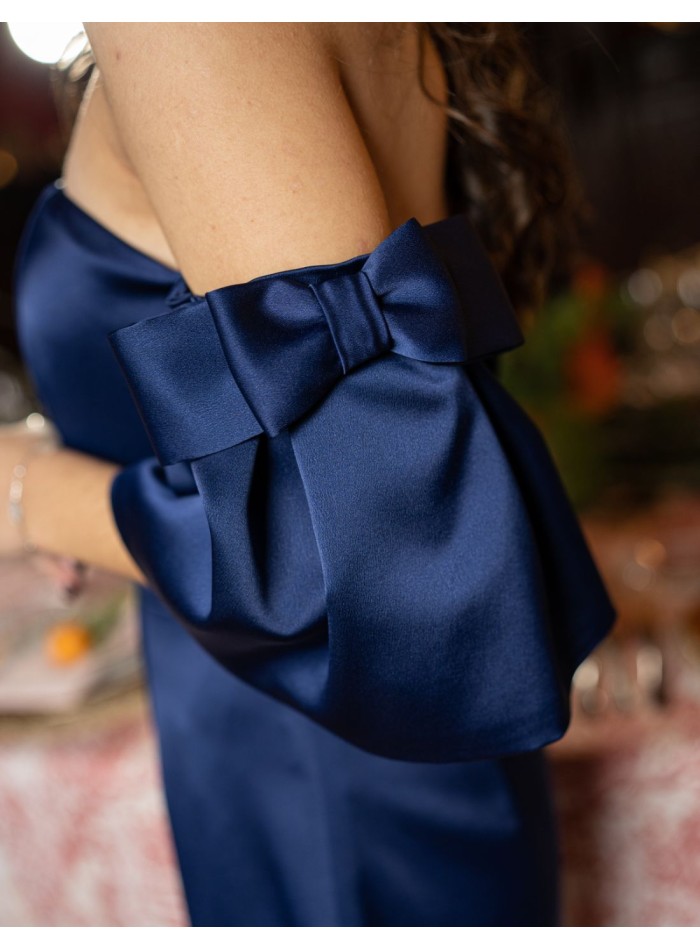 Robe de soirée courte en satin avec un...