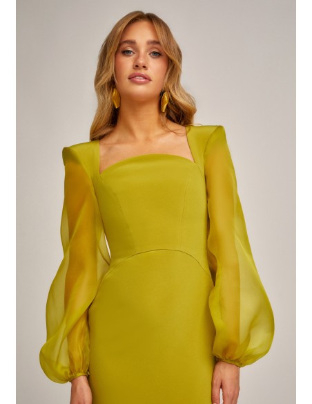 Pistachio long dress with curved neckline and puffed sleeves