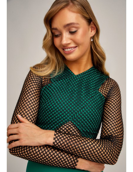 Vestido mini verde y negro con cuerpo cruzado y malla