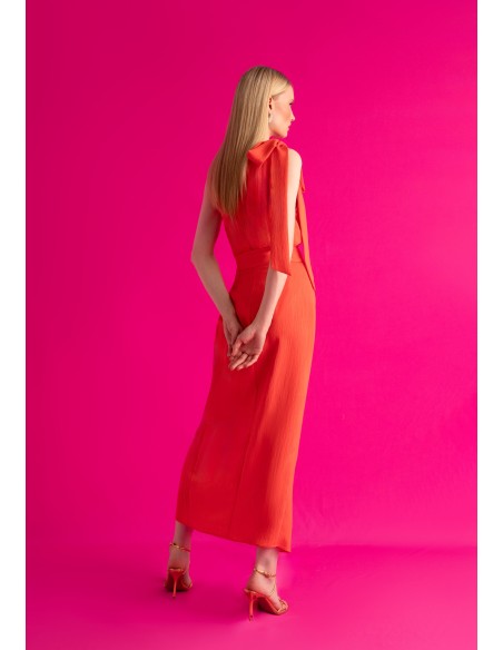 Top asymétrique orange avec laçage sur l'épaule