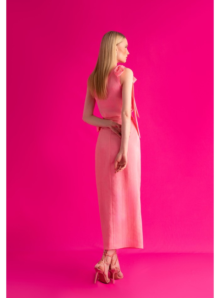 Top asimétrico rosa con lazada en el hombro